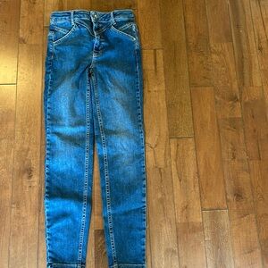 Asymmetrical designed skinny jeans